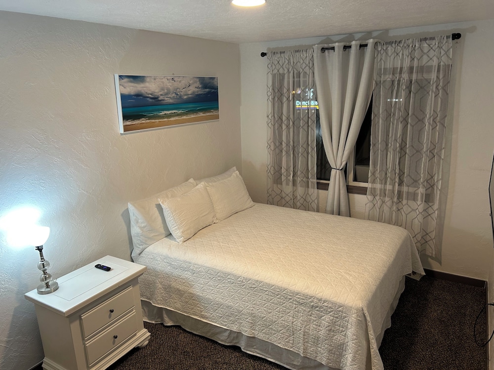 Newport Bay Motel - photo 7