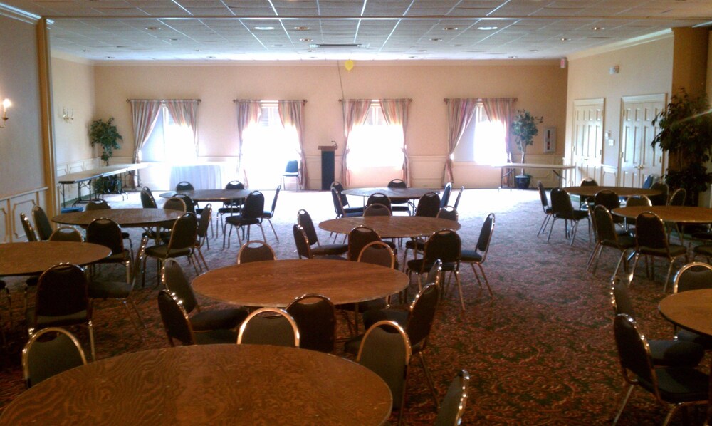 Richmond Suites Hotel - photo 33
