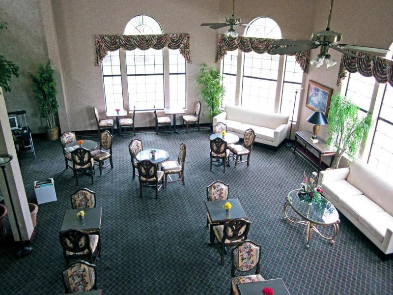 Econo Lodge - photo 18
