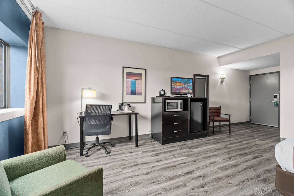 Quality Inn & Suites Mall of America MSP Airport - photo 11