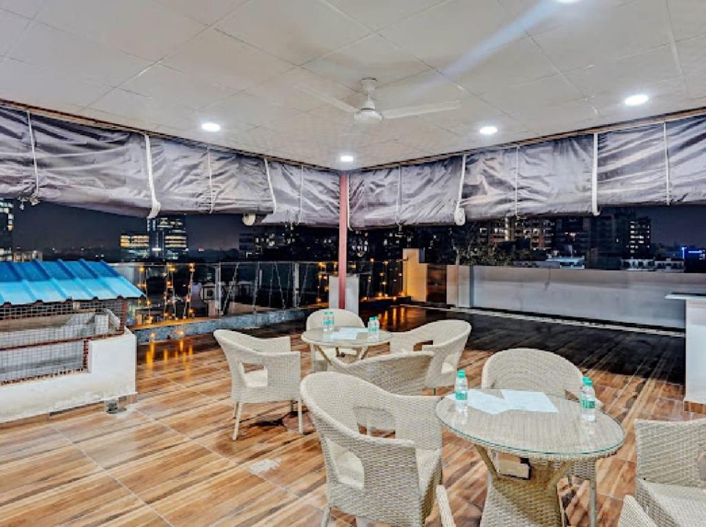 Akshay Hotel Near Medanta Hospital
