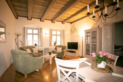 Apartment Am Markt 16 Bandusch Szemák — 4-Star Luxury Hotel in Pirna, Germany