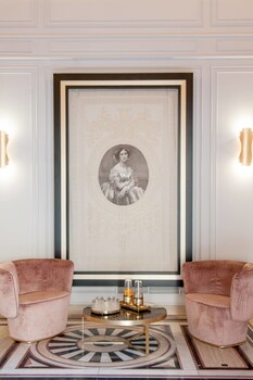 Eugenia De Montijo Autograph Collection