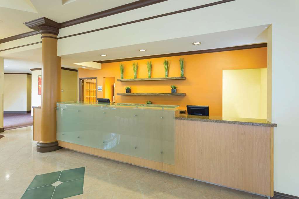 La Quinta Inn & Suites by Wyndham Raleigh Durham Southpoint - photo 6