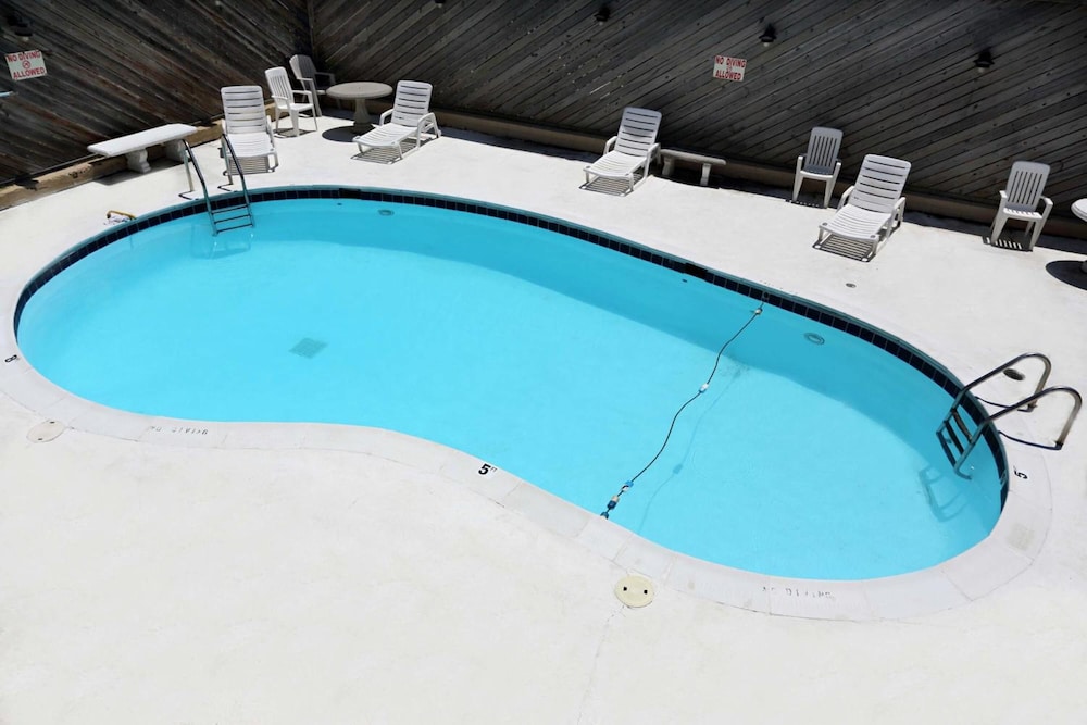 Blue Marlin Inn & Suites - photo 12