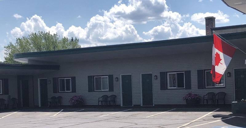 The Lancaster Motel - photo 3