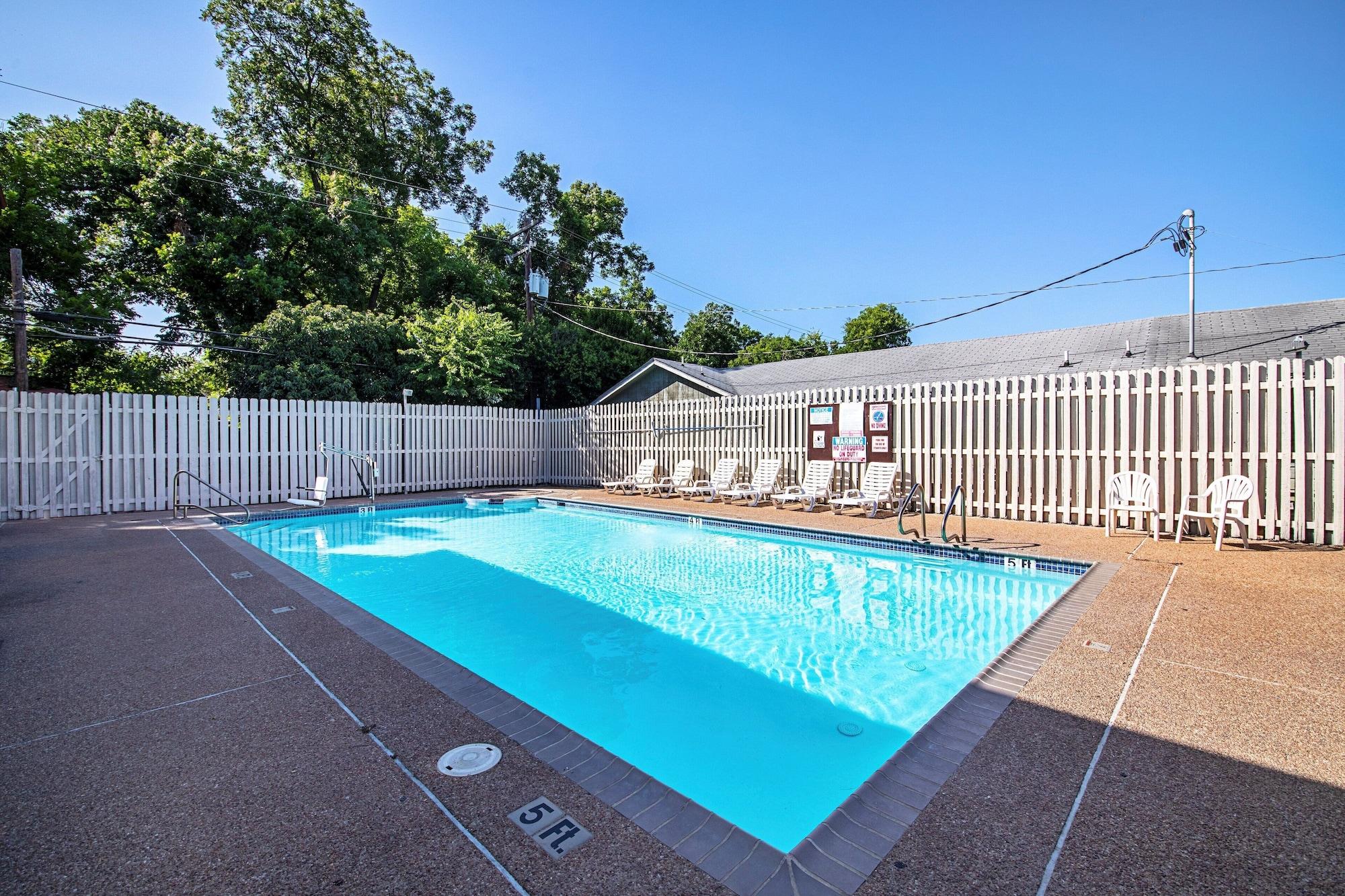 Red Roof Inn San Marcos - photo 20