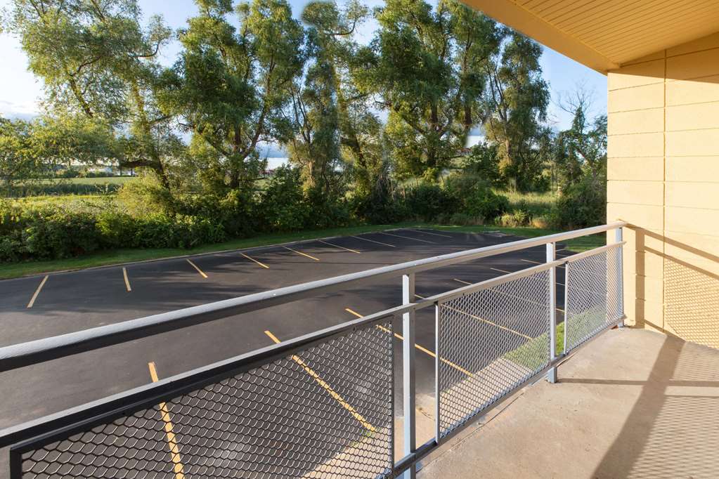 Baymont by Wyndham Bay City - photo 21