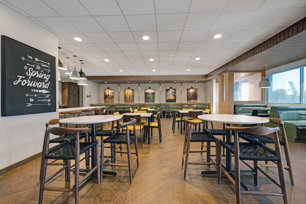 Fairfield Inn & Suites by Marriott Milwaukee Brookfield - photo 45