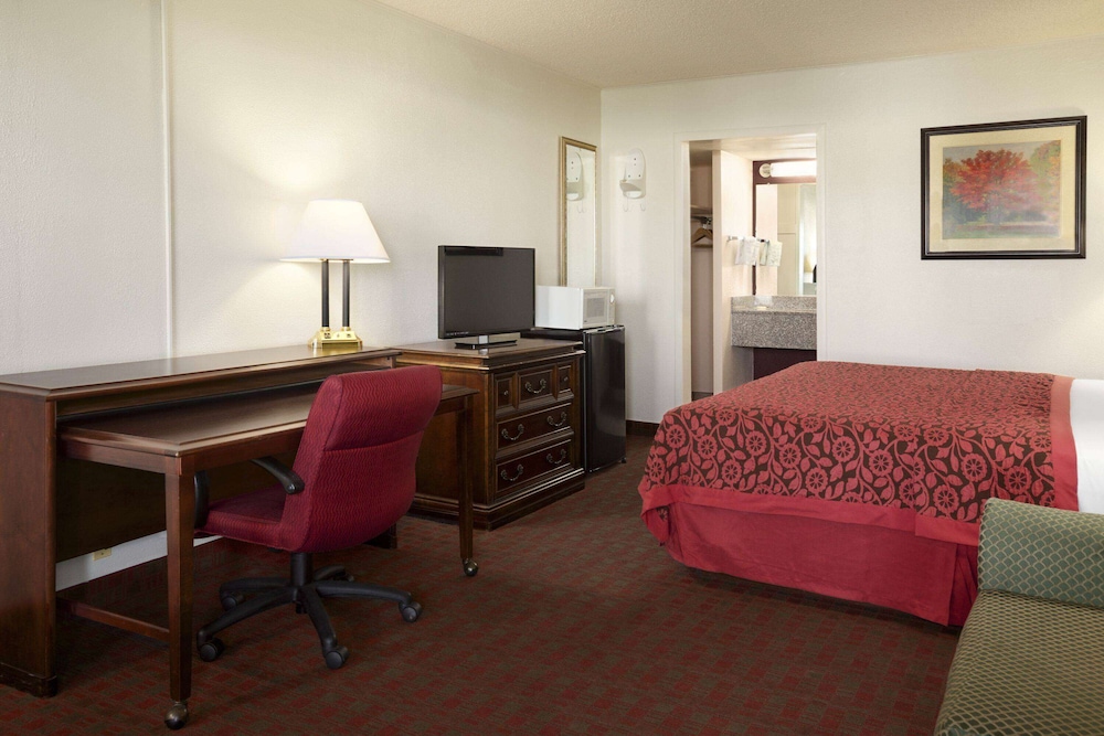 Days Inn by Wyndham Santa Fe New Mexico - photo 9