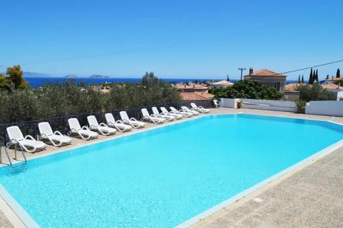 Island House in Spetses with Magic View — 4-Star Luxury Hotel in Spetses, Greece