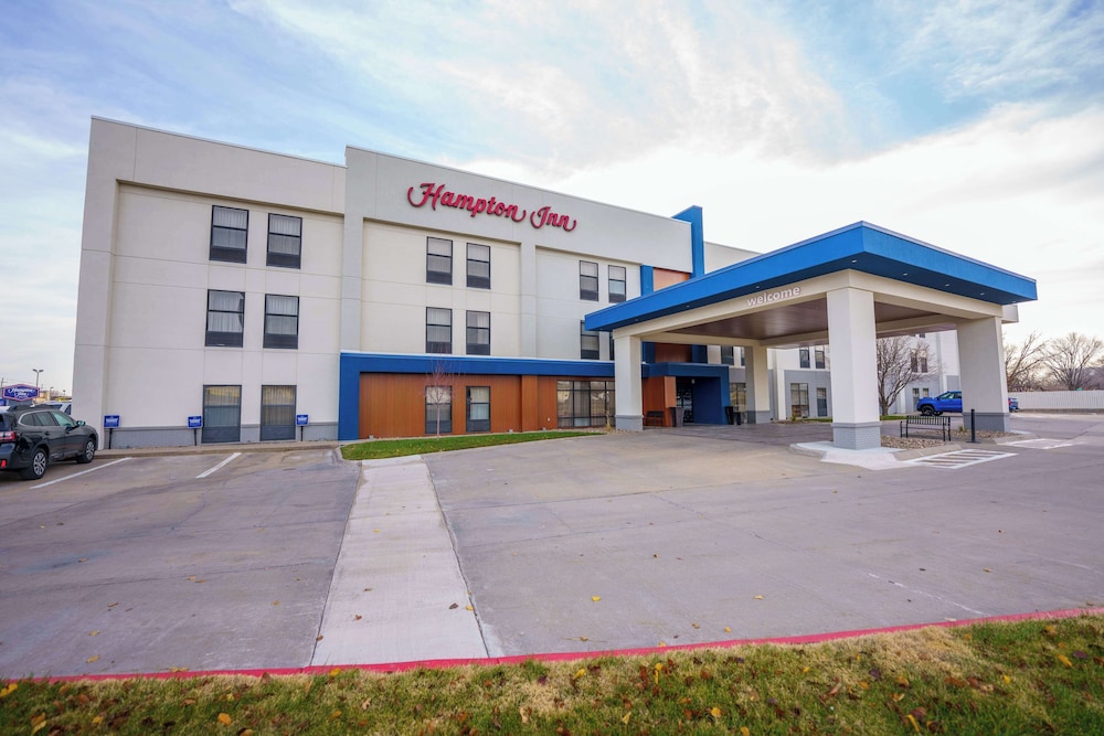 Hampton Inn Hutchinson - photo 82