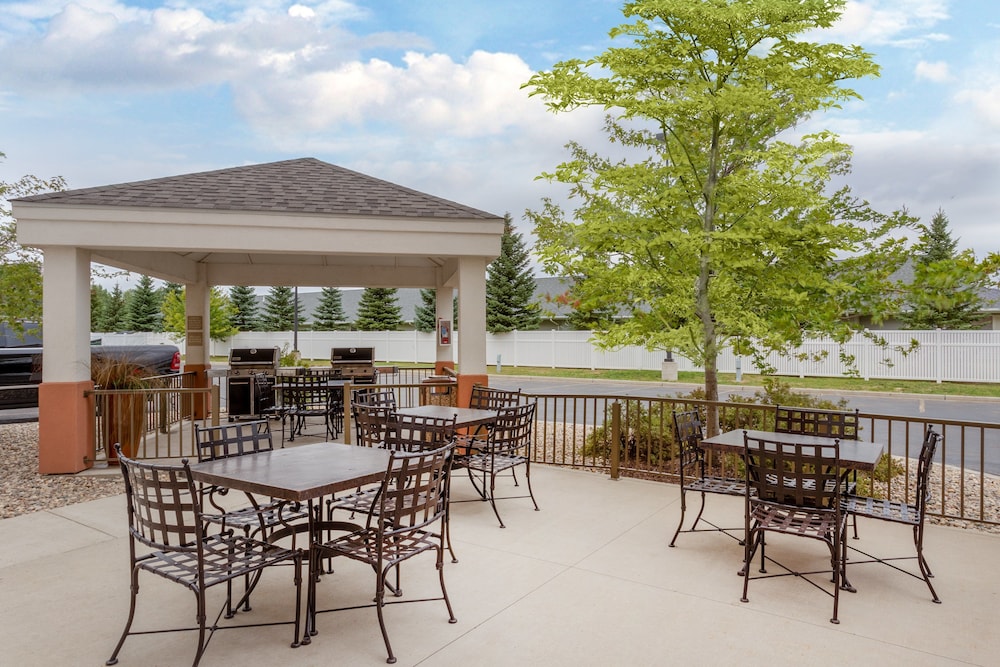 Candlewood Suites Minot by IHG - photo 33