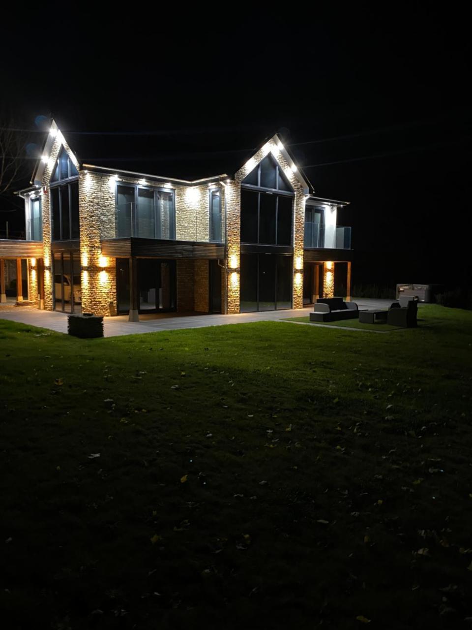 Stunning Modern Home Set in Beautiful Grounds. — 4-Star Luxury Hotel in Bath, United Kingdom