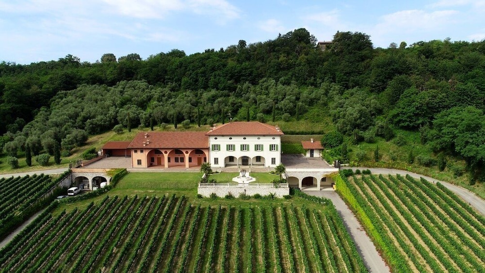 Lovera franciacorta — hotel in Erbusco