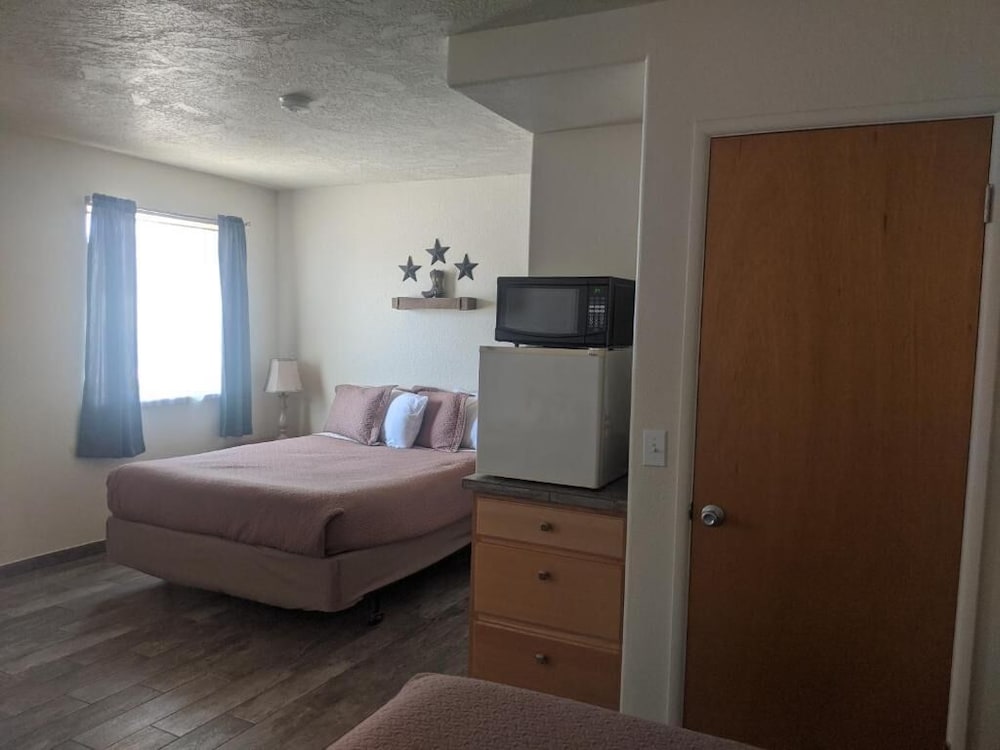 Little Daisy Motel - photo 4