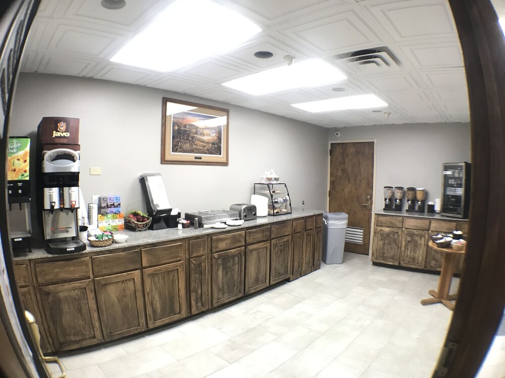 Crossroads Hotel at Huron Event Center - photo 15