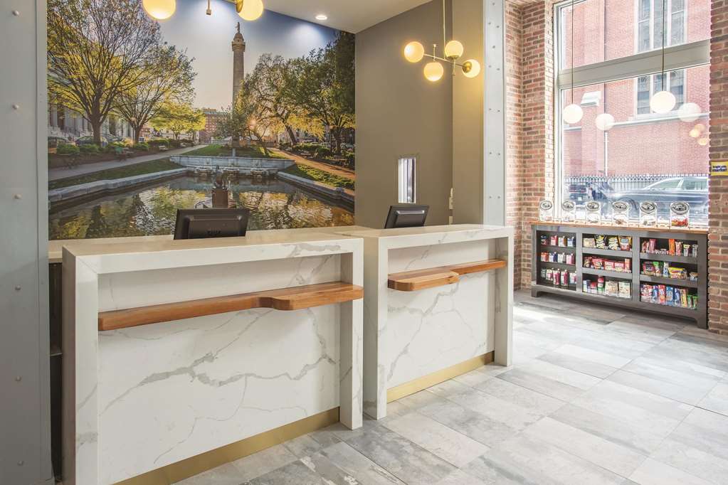La Quinta Inn & Suites by Wyndham Baltimore Downtown - photo 4