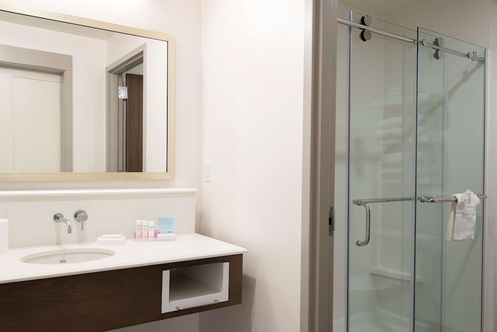 Hampton Inn & Suites Grand Rapids Downtown - photo 41