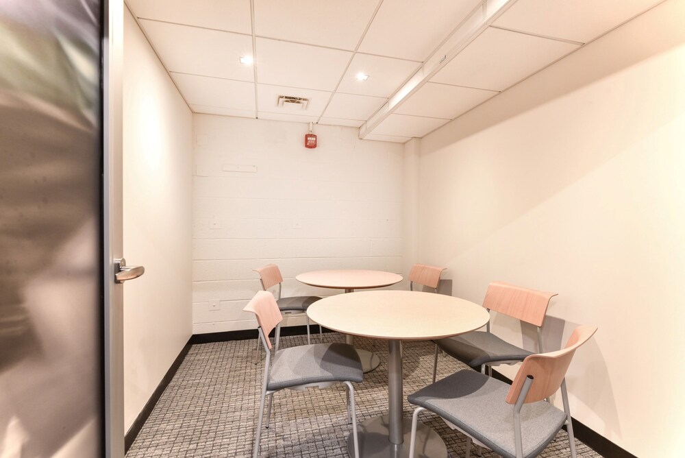 Global Luxury Suites At Emerson Place - photo 3