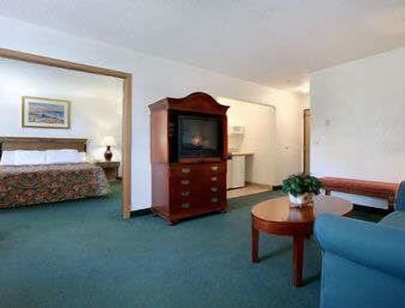 Travelodge By Wyndham Waukegan Gurnee - photo 11