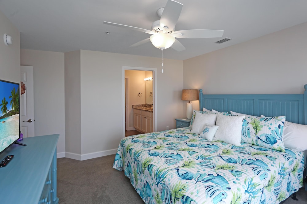 Surfside 16 by Pristine Properties Vacation Rentals — 4-Star Luxury Hotel in Mexico Beach, United States