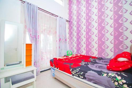 Family A18 Fiorence by Sans Villa — 4-Star Luxury Hotel in Batu, Indonesia