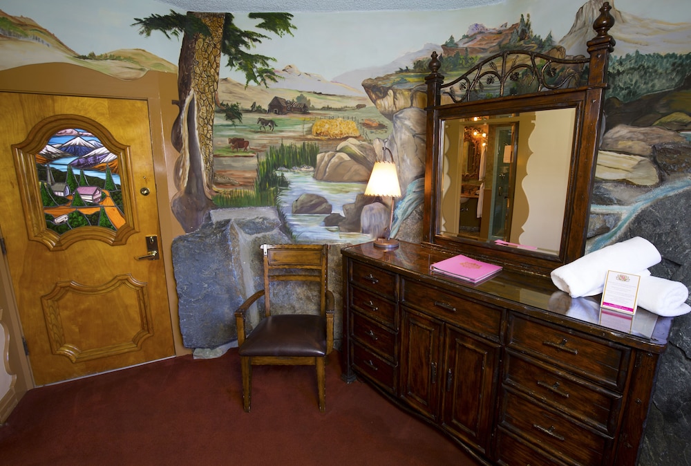 Madonna Inn - photo 16