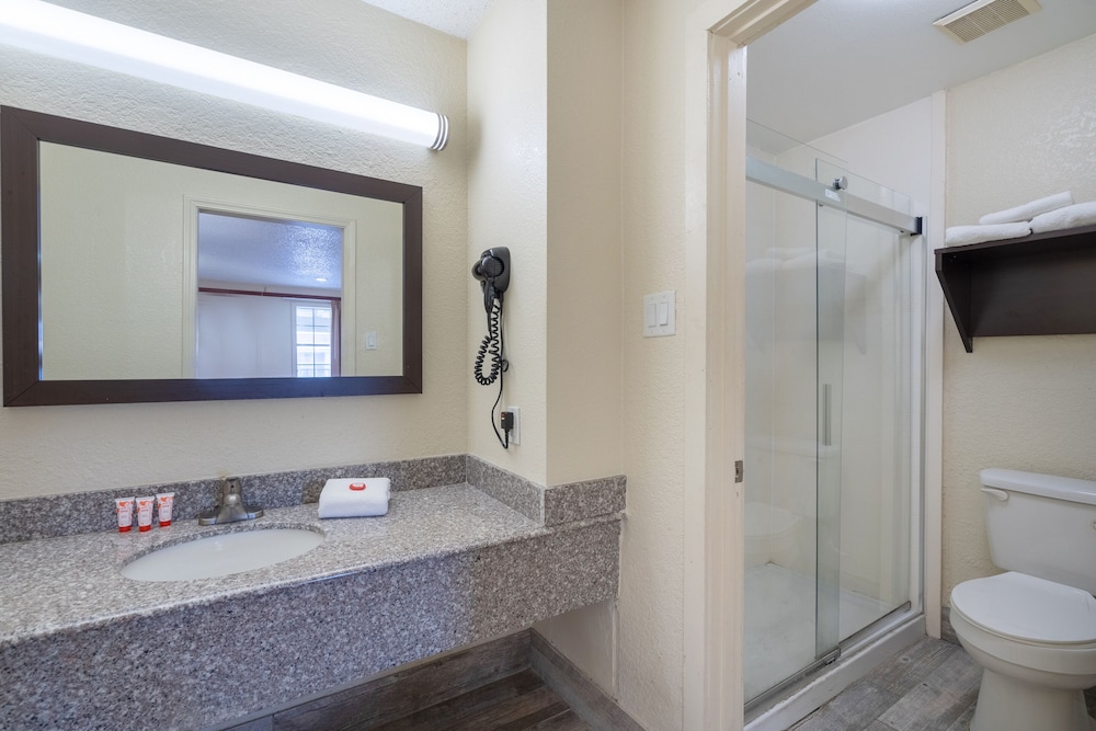 OYO Hotel Tulsa N Sheridan Rd & Airport - photo 30