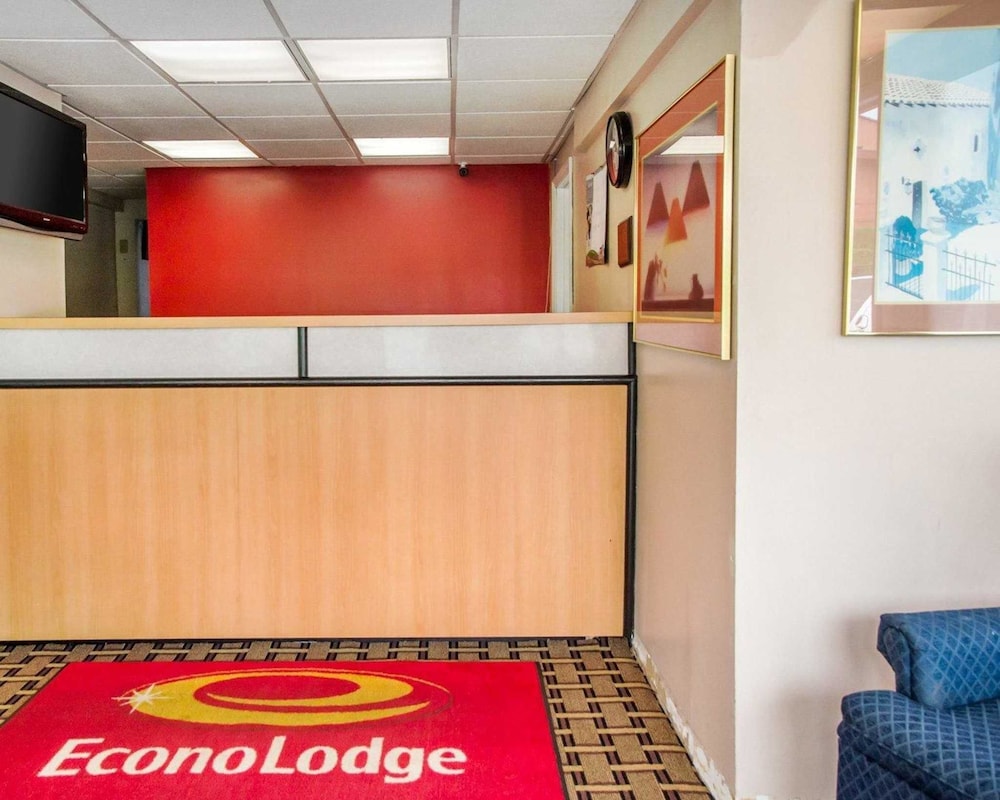 Econo Lodge Franklin Springboro - photo 10
