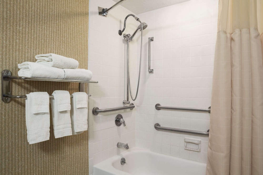 Days Inn by Wyndham Rock Falls - photo 27