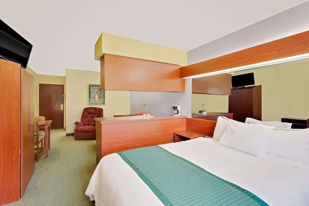 Microtel Inn & Suites by Wyndham Thomasville High Point Lexi - photo 11