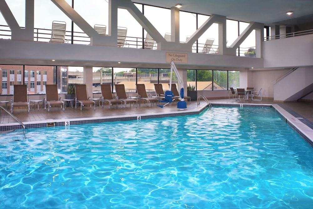 Marriott East Lansing at University Place - photo 25