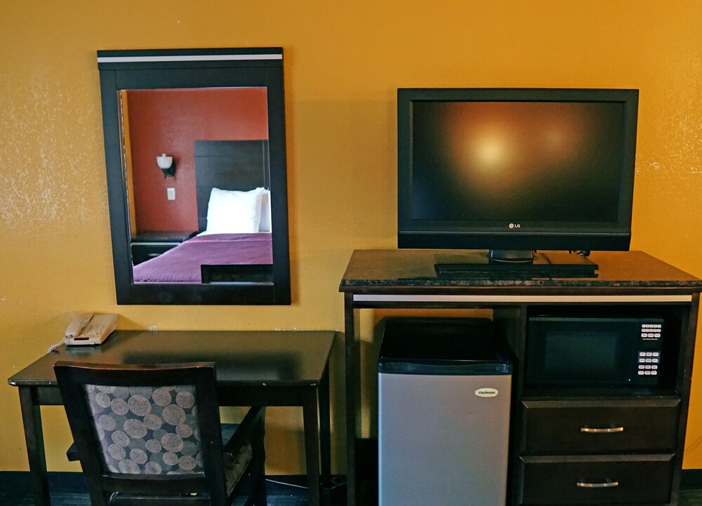 Travel Plaza Inn - photo 8