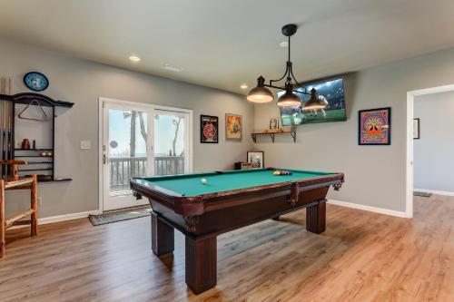 The Grateful Den Cozy retreat in Big Canoe in Jasper, United States