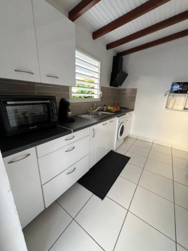 L Eucalyptus - carbon neutral hotel in Sainte-Rose