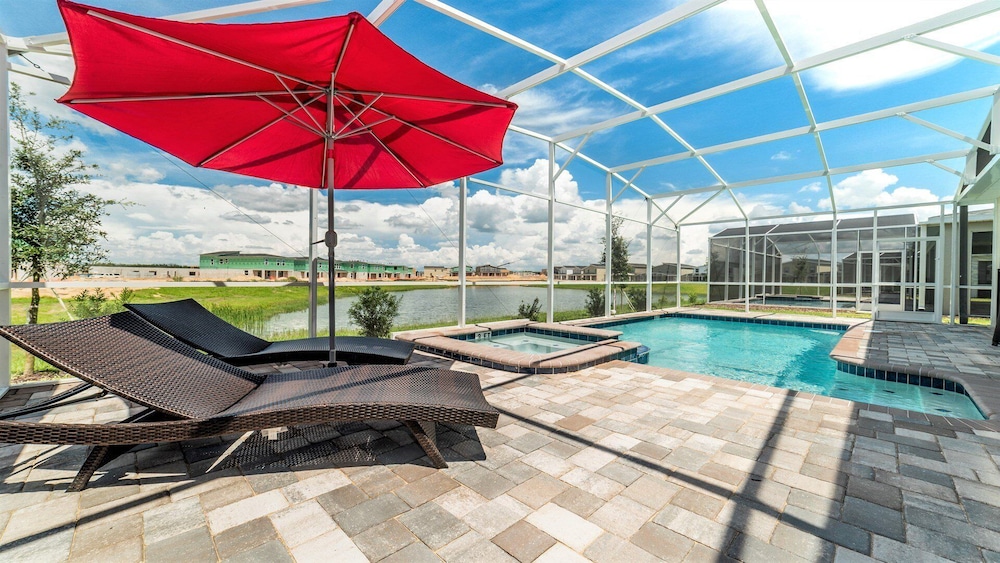 Elegant Retreat With Private Pool & Spa - photo 28