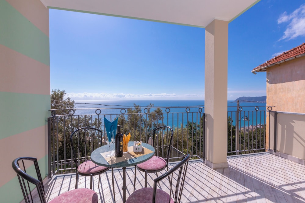 Serena 2 — 4-Star Luxury Hotel in Alassio, Italy