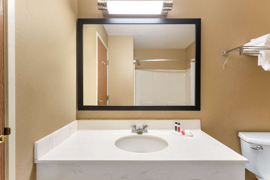 Super 8 by Wyndham Goshen - photo 12