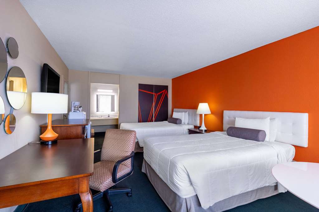 Howard Johnson Hotel & Conference Center by Wyndham Salem - photo 16
