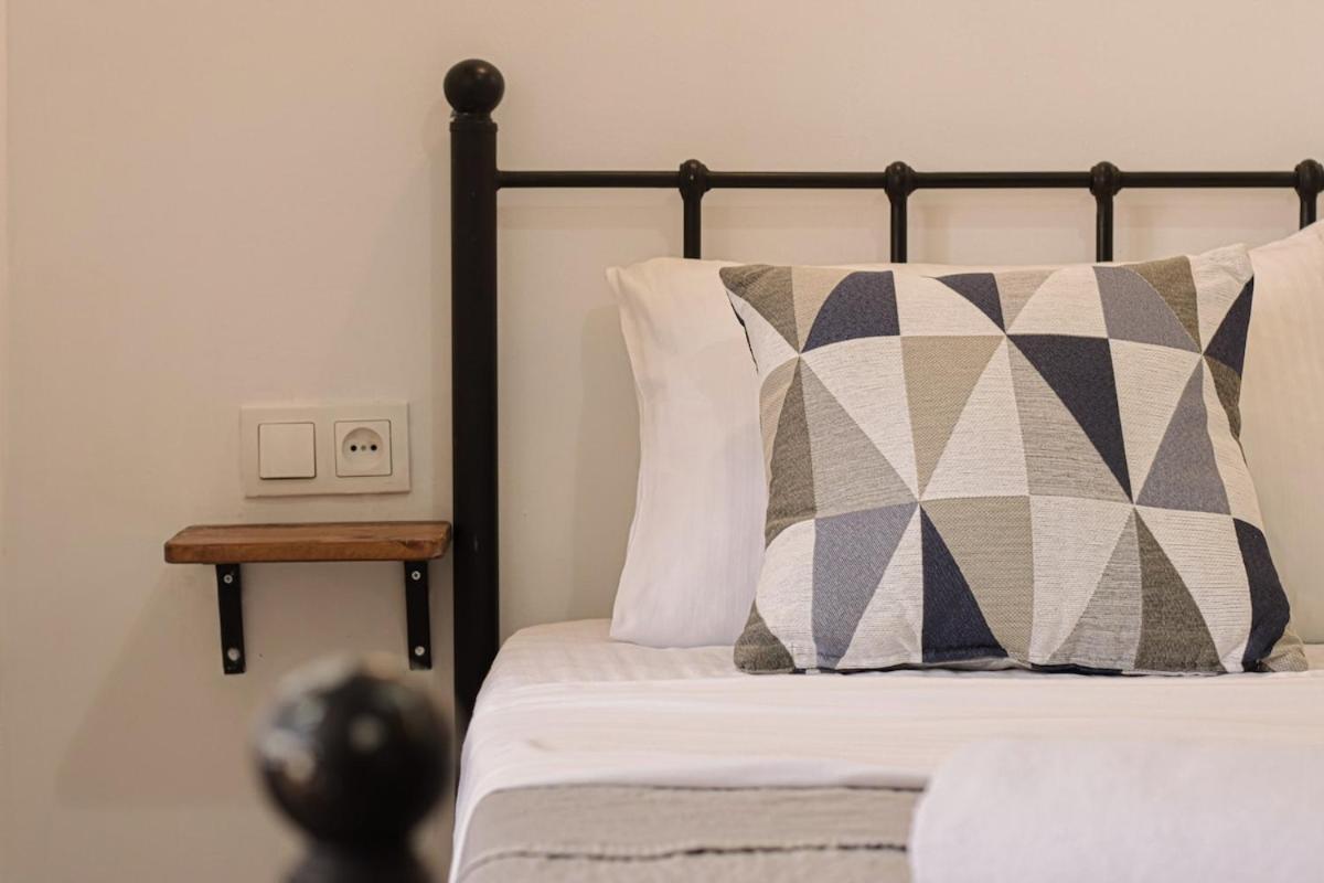 Unique 3 Studio Combo for 6 Guests By Wehost