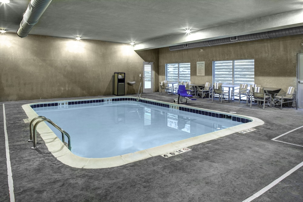 Holiday Inn Express & Suites Coldwater by IHG - photo 13