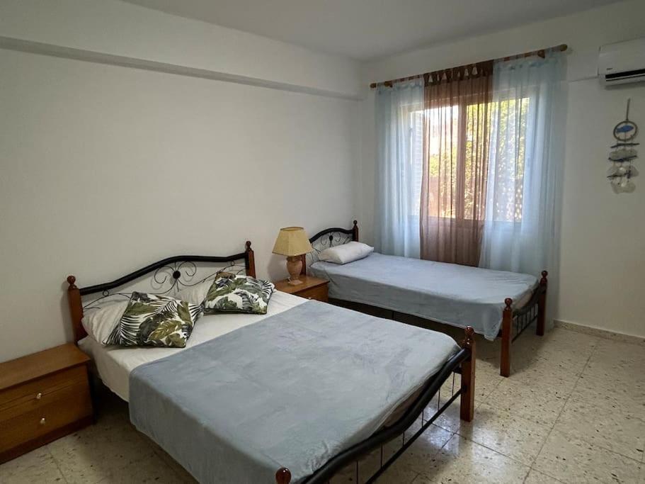 Seaview apartment with garden & pool