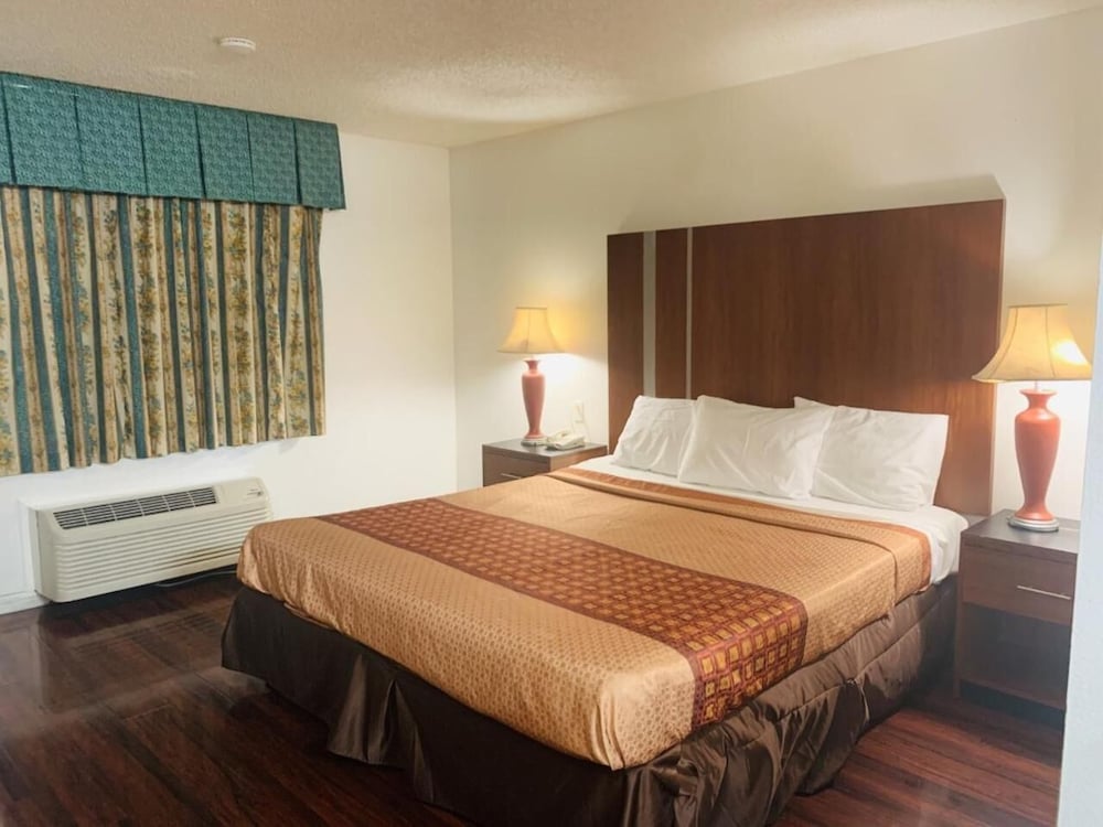 Riverside Inn & Suites - photo 29