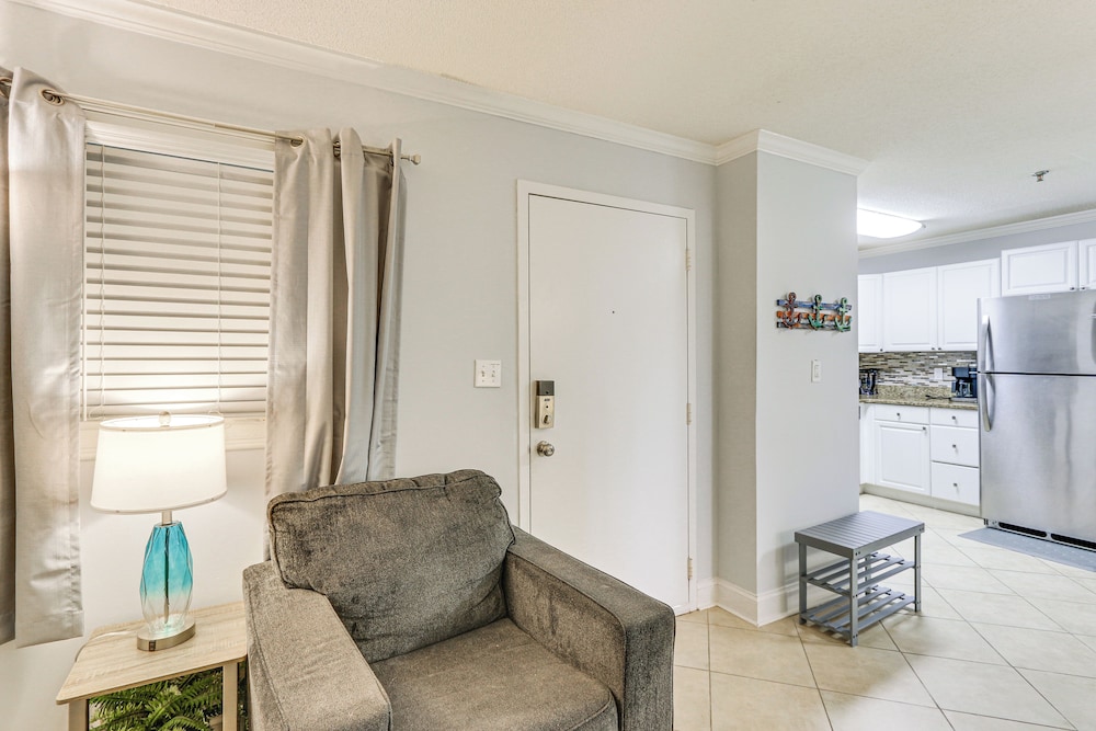 Walk to Beach: Hilton Head Resort Condo w Pools - photo 4