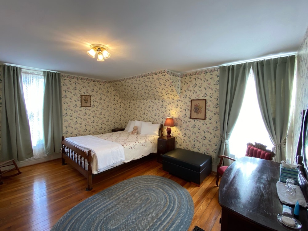 The Dancing Bear Inn - photo 9