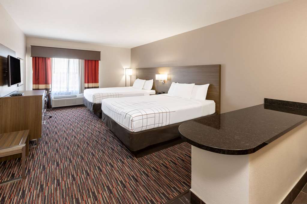 La Quinta Inn & Suites by Wyndham Wichita Falls MSU Area - photo 31