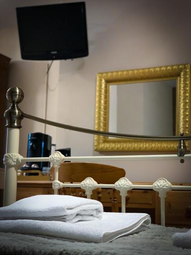The Crown And Victoria Inn — hotel in Yeovil