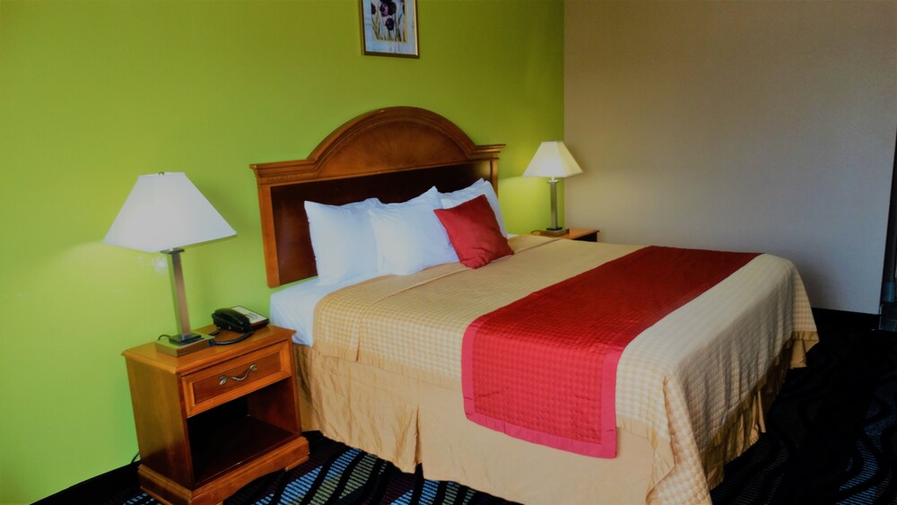 Oak Tree Inn & Suites - photo 7