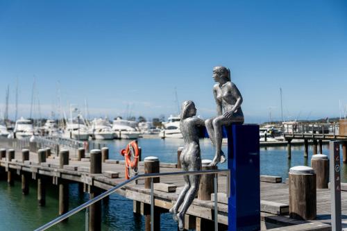 Coastline Cove Modern Townhome Oasis — Shellharbour